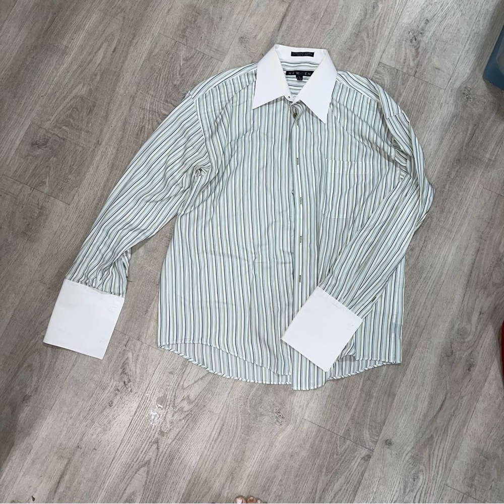 Men new gen long sleeve button down with front pocket size large